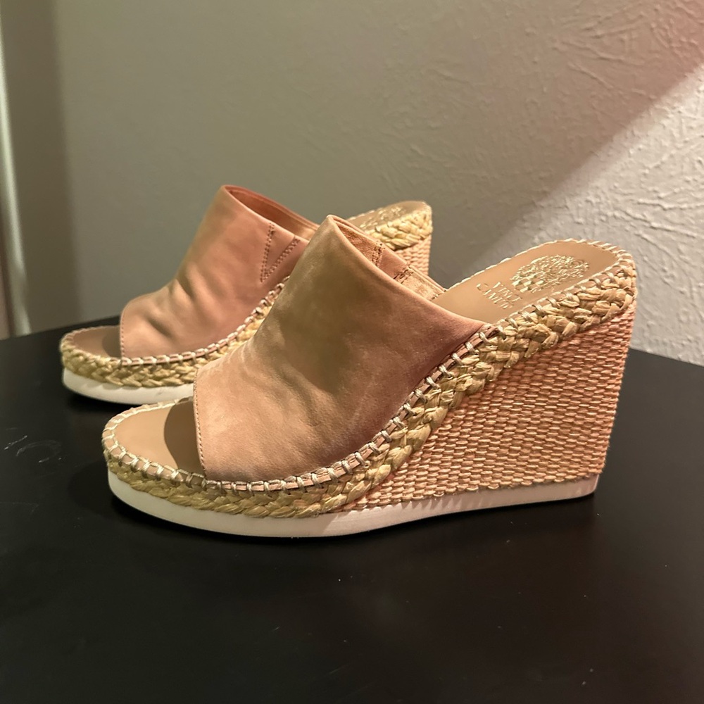 Vince Camuto Brissia Wedge Sandals – Size 8.5 – Tortilla Silky Nubuck ✨